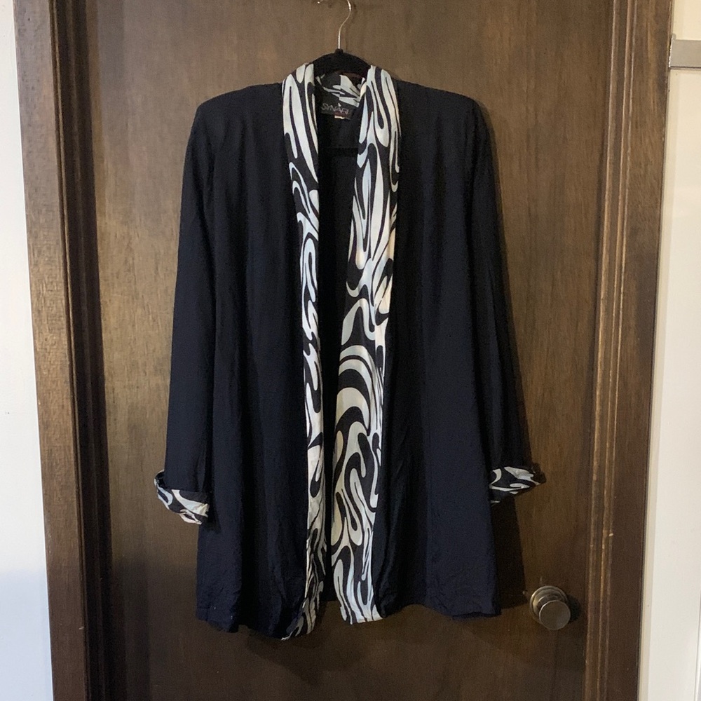 *3/$30* Synari Black Tunic length blazer Pattern Lapel size 18